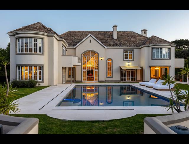 5 BEDROOM HOUSE FOR SALE IN CONSTANTIA
